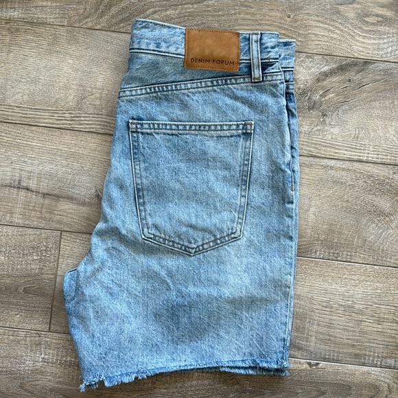 Aritzia denim for the Joni mid length short size 29 - Picture 3 of 5